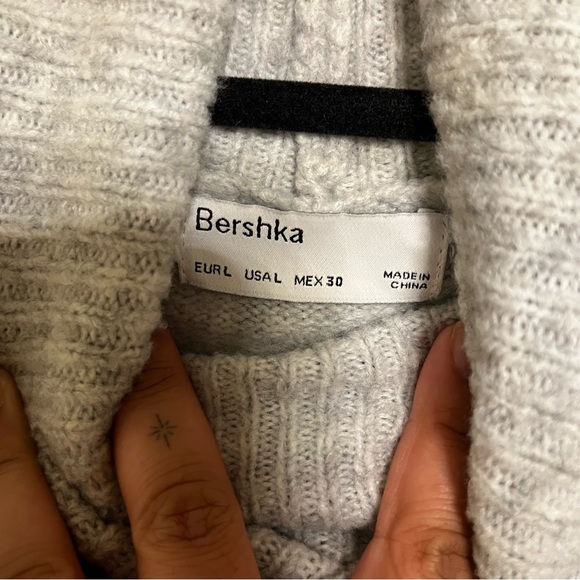 Cropped Grey Turtle Neck - Picture 2 of 3